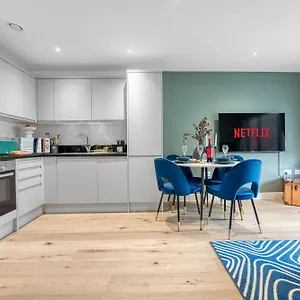 1 Bedroom Ocean Village Luxurious, Stylish & Cosy Apartment, Location In Southampton, Sleeps 4 - Summer Special Offer! - By Blue Puffin Apartment Southampton
